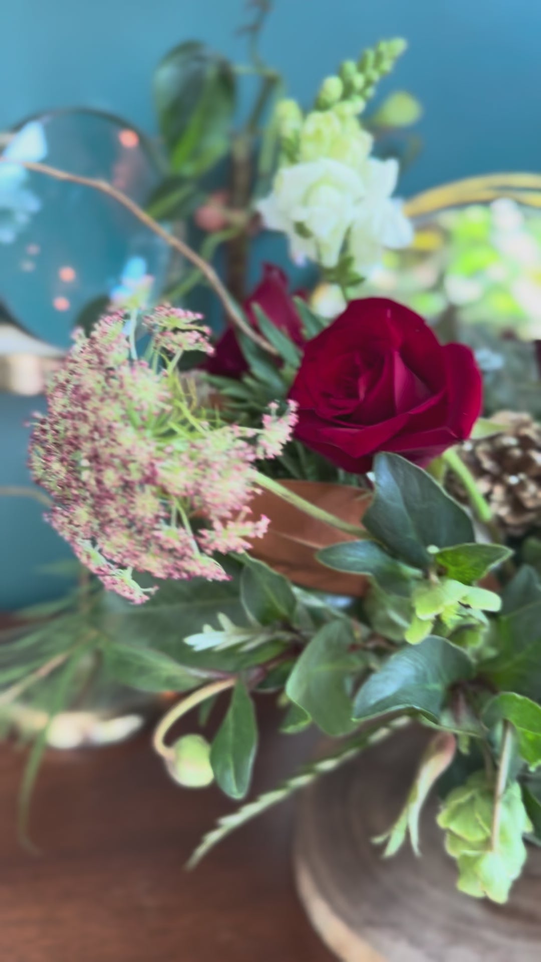 
                  
                    Load and play video in Gallery viewer, Monday, Dec 22nd | Holiday Floral Centerpiece X Neighborly Park Circle
                  
                